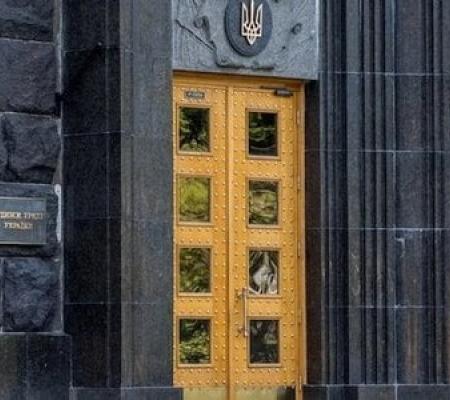 Доверие к правительству за полтора года снизилось с 74% до 39%, к парламенту с 58% до 21% - КМИС